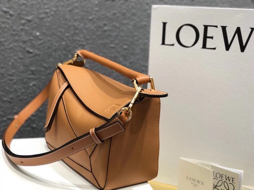 L0ew* small puzzle bag in tan grained calfskin