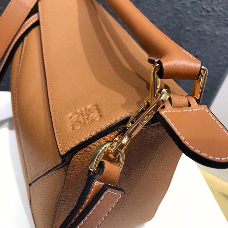 L0ew* small puzzle bag in tan grained calfskin