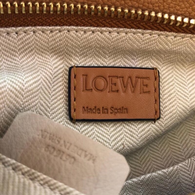 L0ew* small puzzle bag in tan grained calfskin