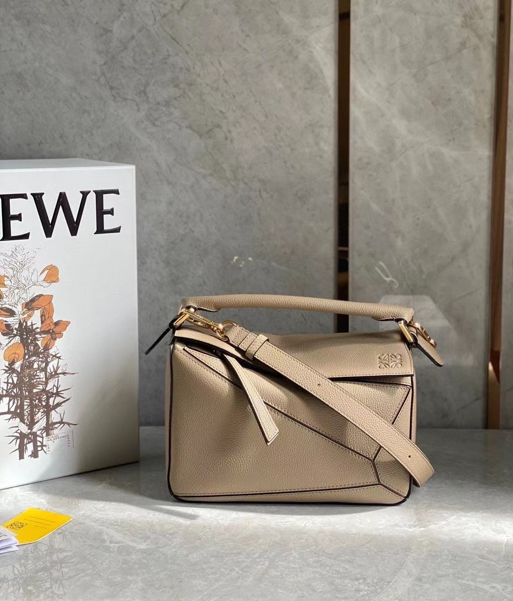 L0ew* puzzle small bag in sandy grained leather
