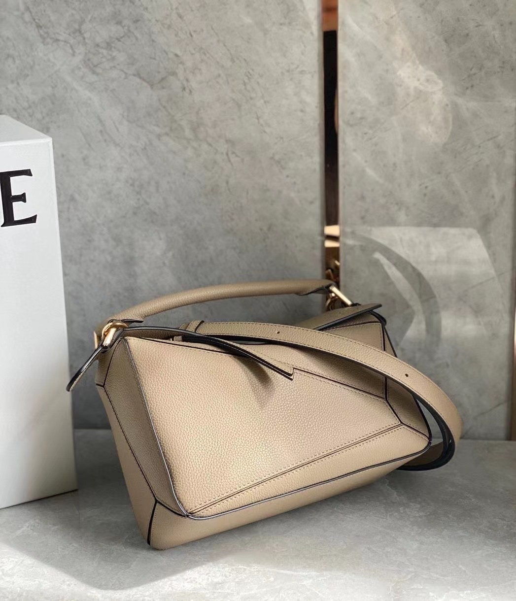 L0ew* puzzle small bag in sandy grained leather