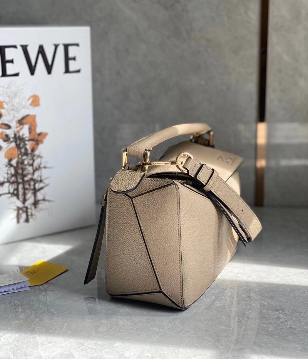 L0ew* puzzle small bag in sandy grained leather