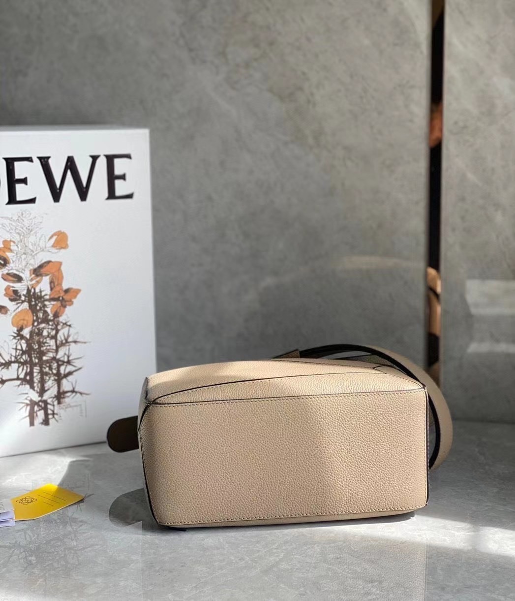 L0ew* puzzle small bag in sandy grained leather