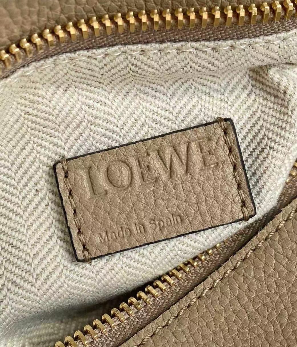 L0ew* puzzle small bag in sandy grained leather