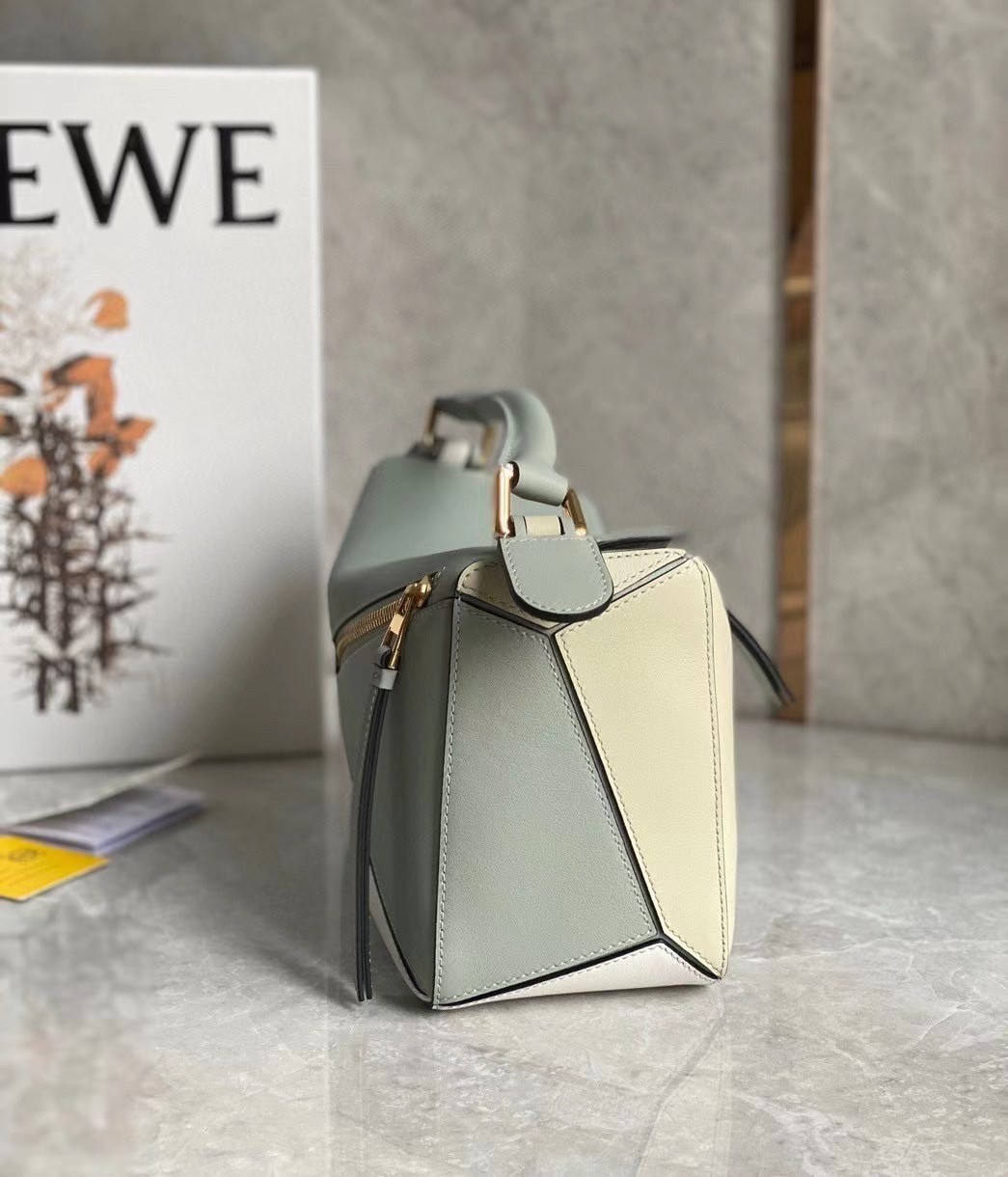 L0ew* puzzle small bag in grey/cream/white calfskin