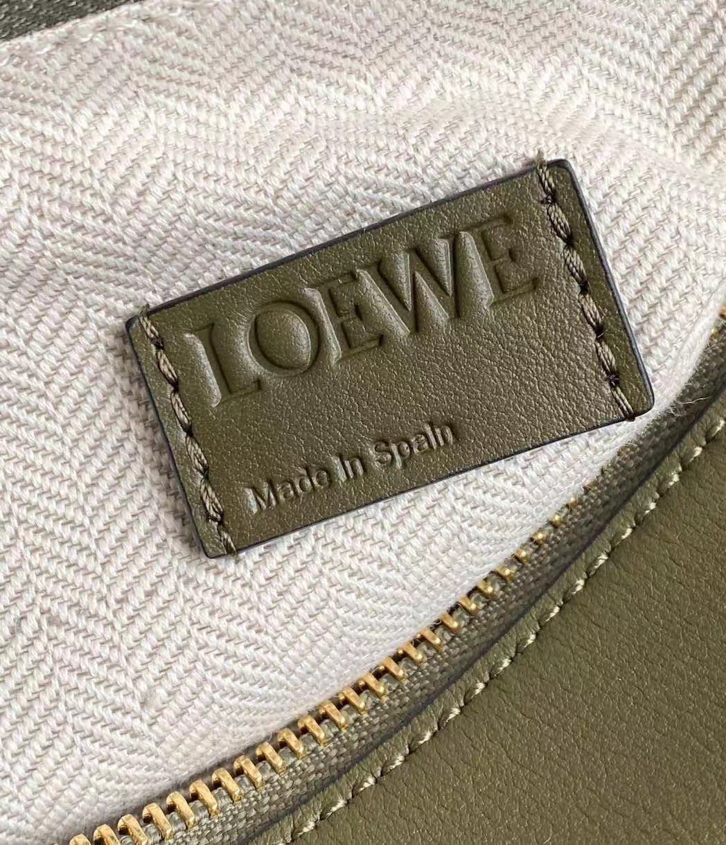 L0ew* puzzle small bag in green/oat calfskin
