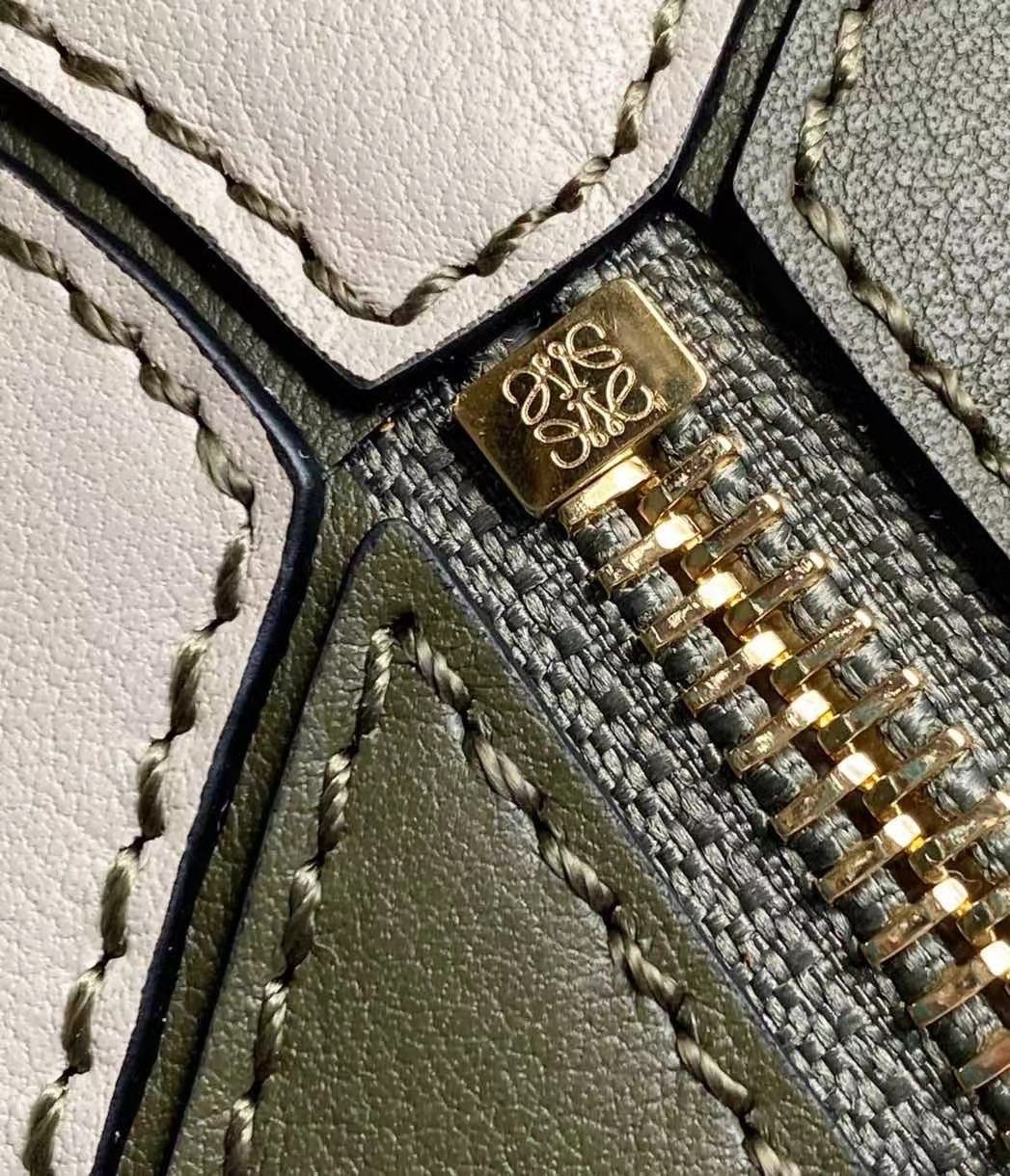 L0ew* puzzle small bag in green/oat calfskin
