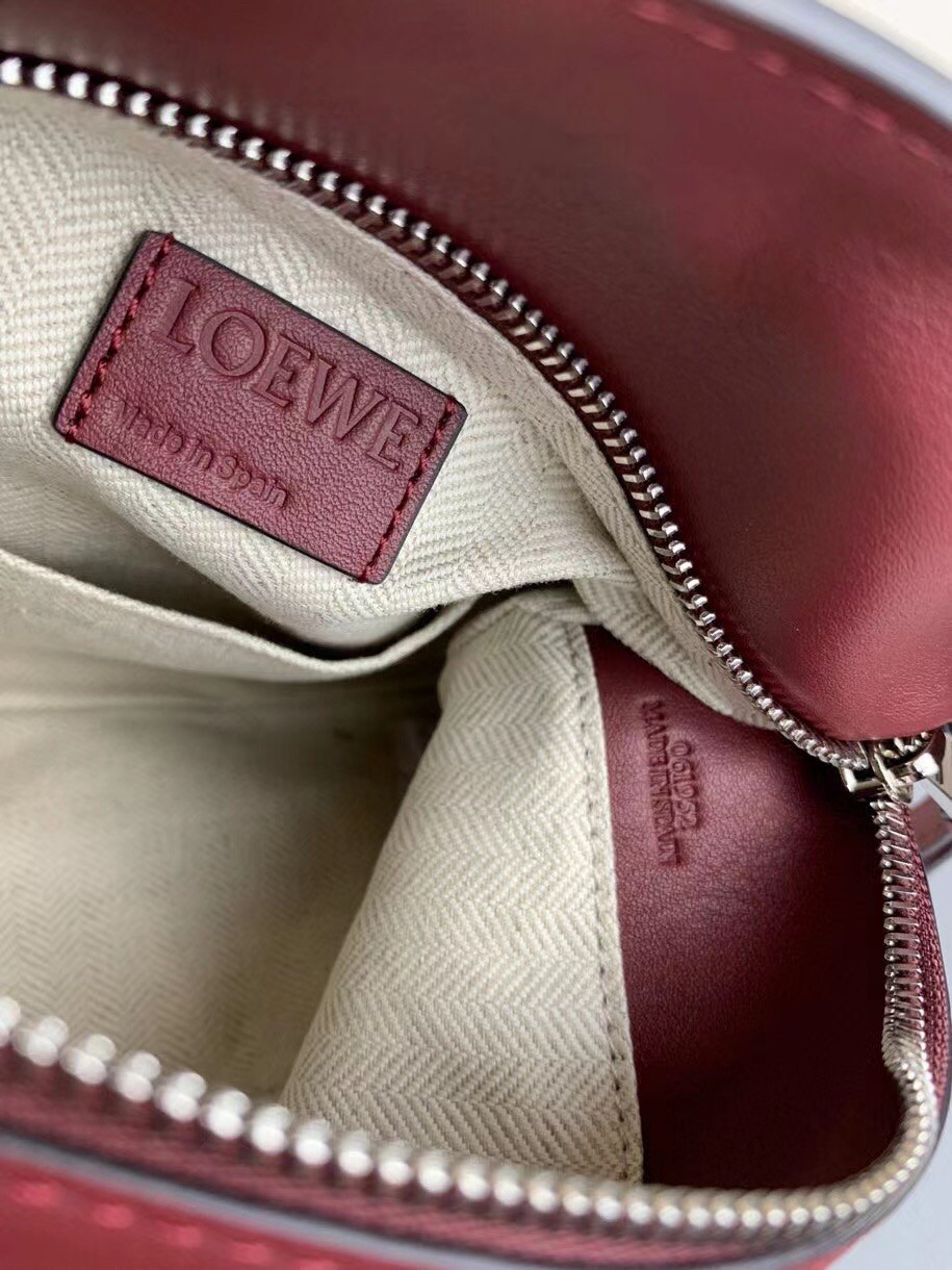 L0ew* small puzzle bag in bordeaux/garnet/white calfskin