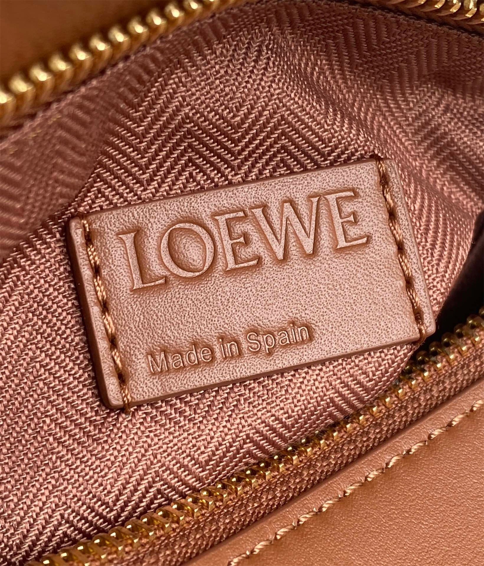 L0ew* puzzle small bag in brown satin calfskin