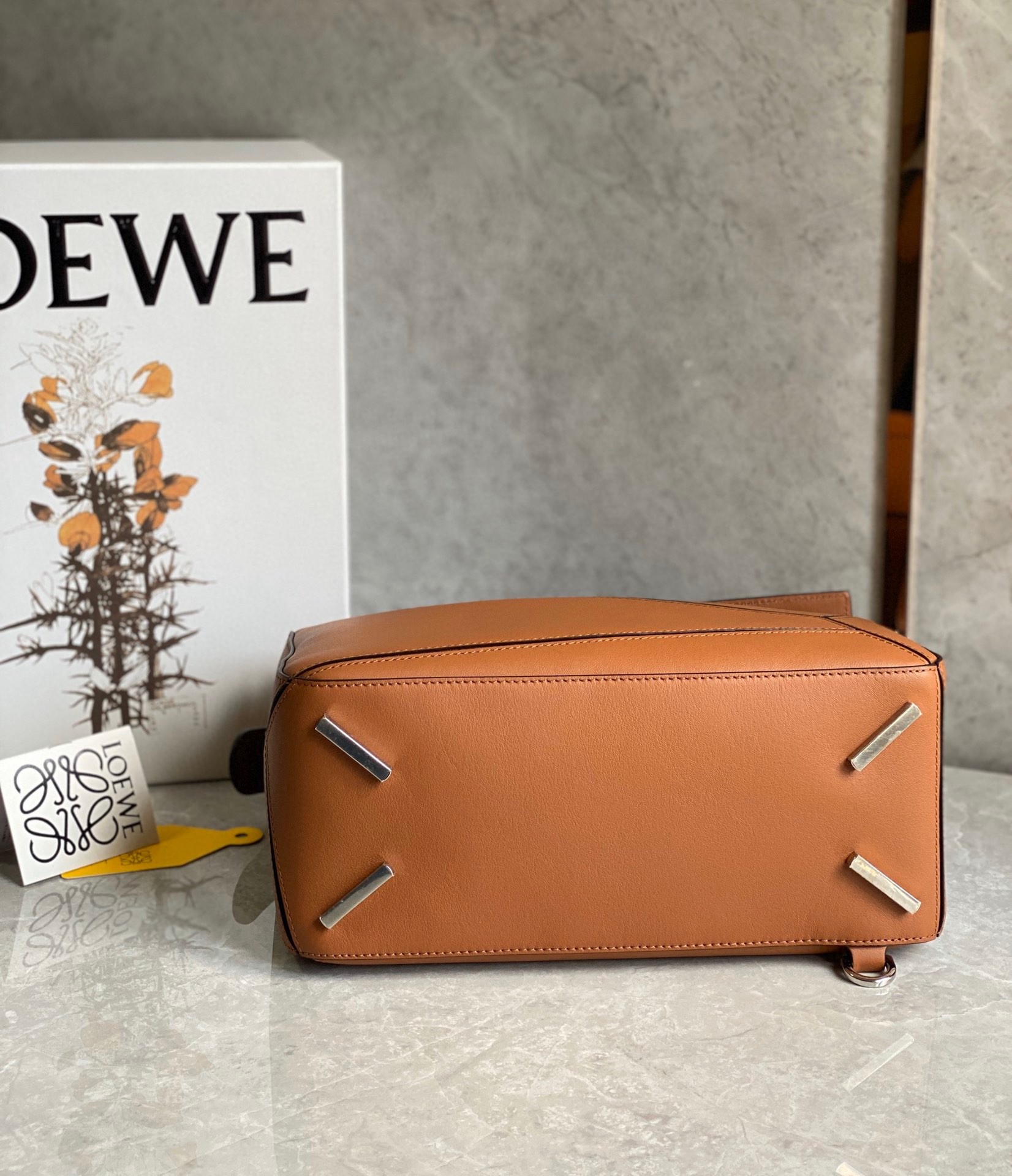 L0ew* puzzle medium bag in brown classic calfskin