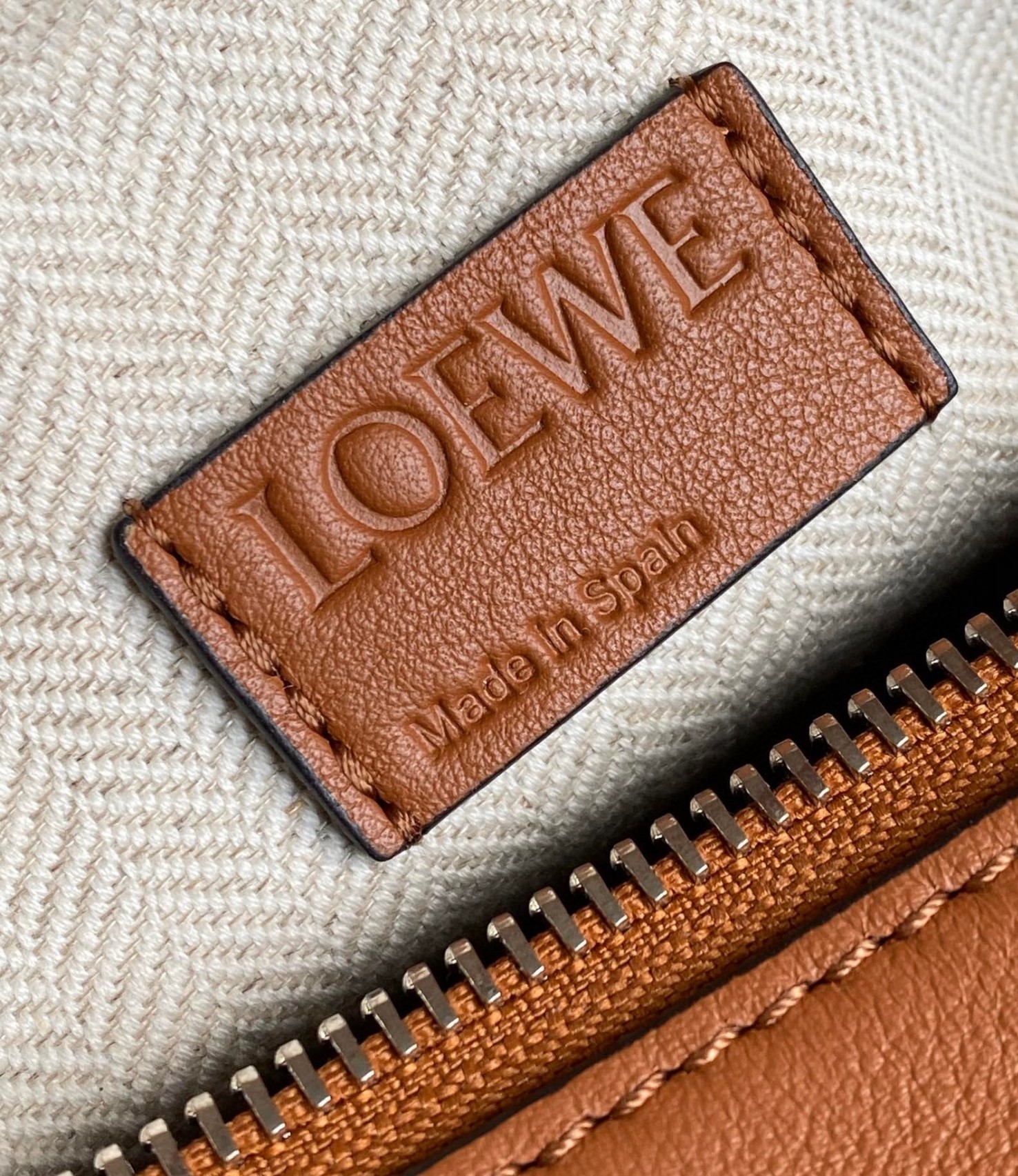L0ew* puzzle medium bag in brown classic calfskin