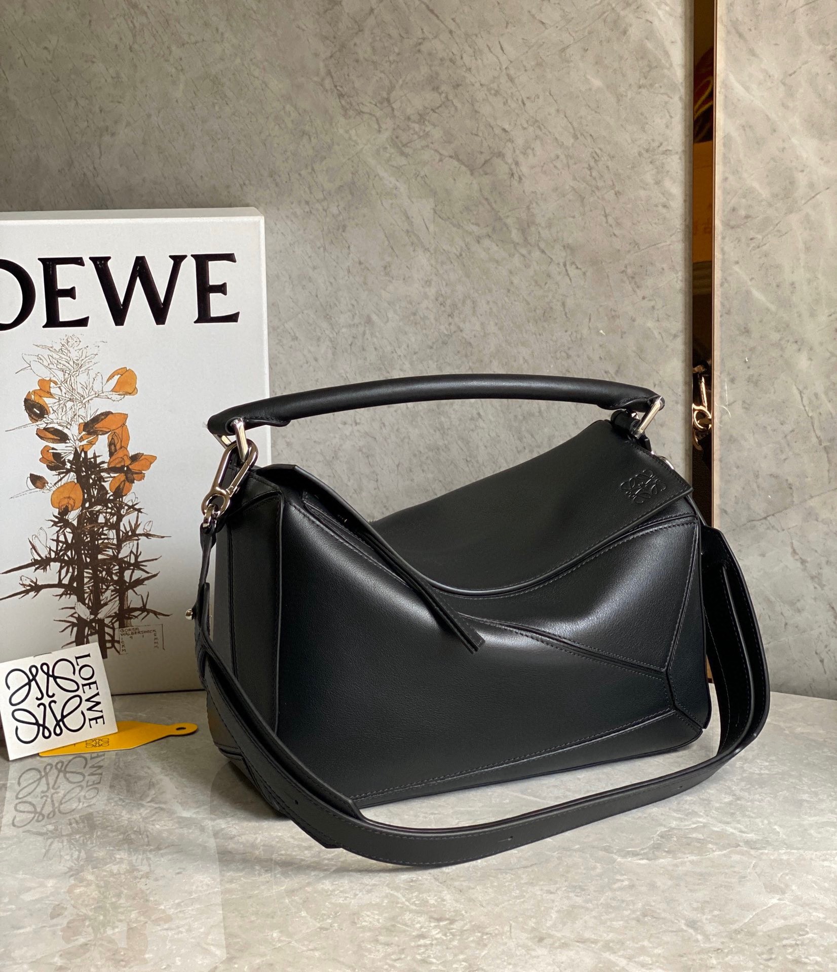 L0ew* puzzle medium bag in black classic calfskin