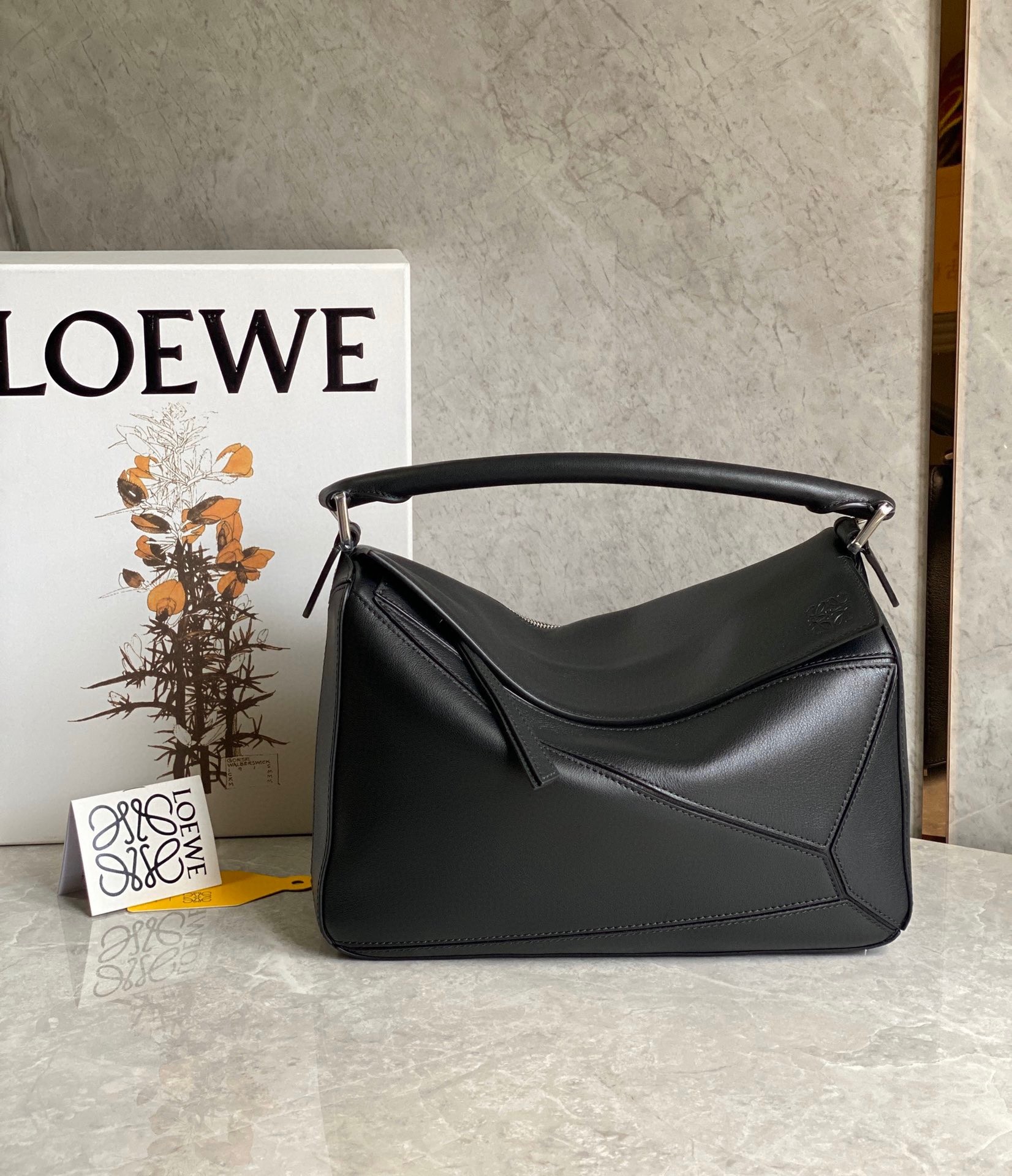 L0ew* puzzle medium bag in black classic calfskin