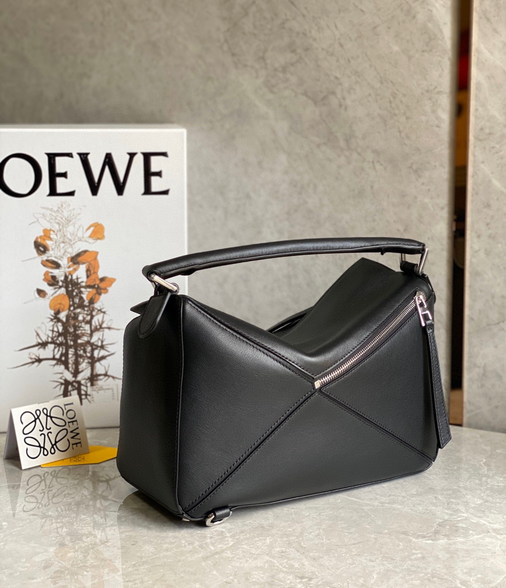 L0ew* puzzle medium bag in black classic calfskin
