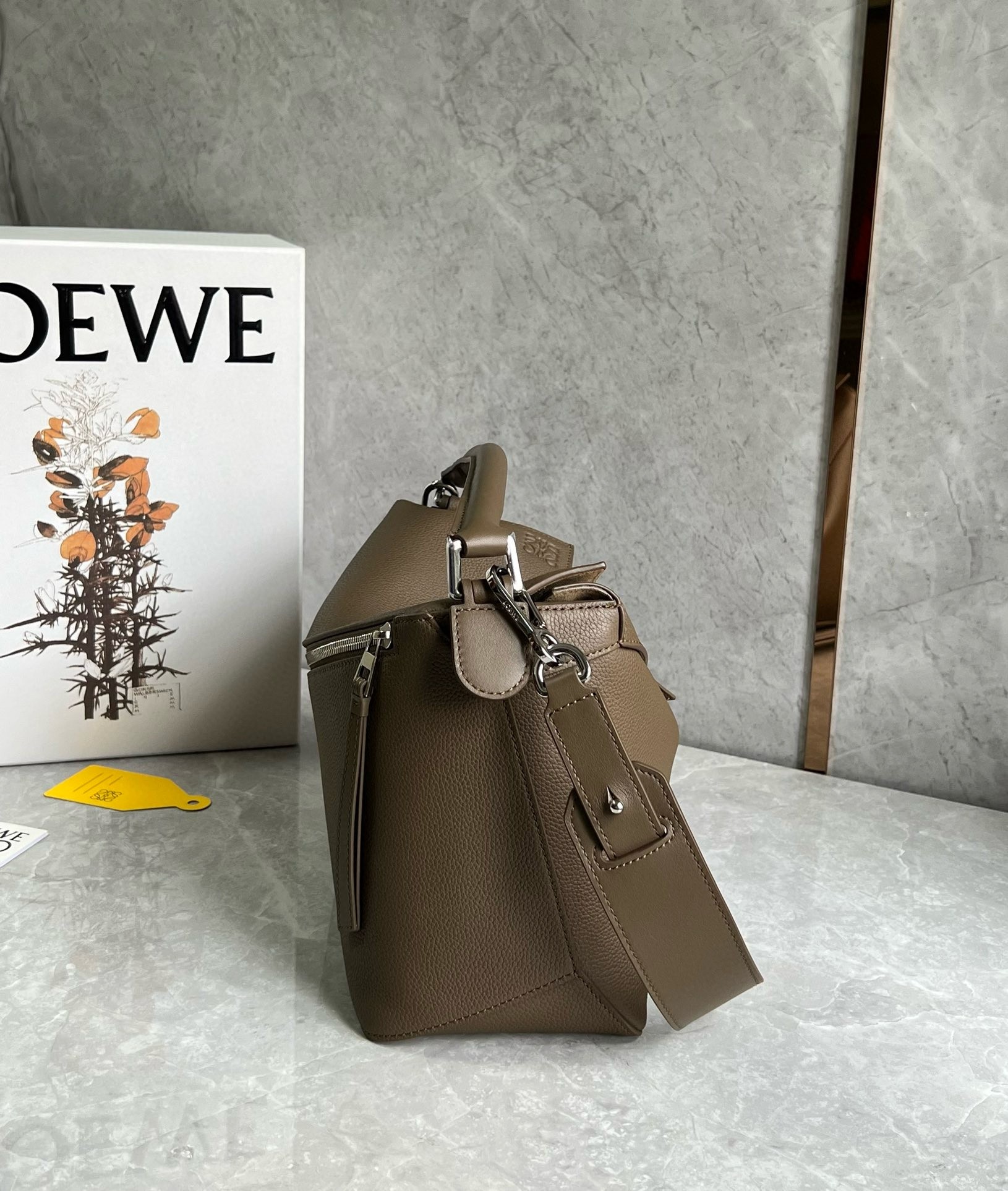 L0ew* puzzle medium bag in dark cigar grained calfskin