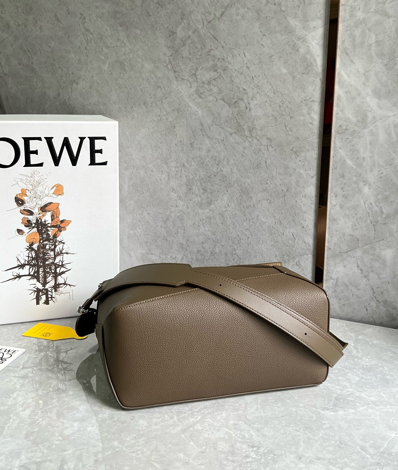 L0ew* puzzle medium bag in dark cigar grained calfskin