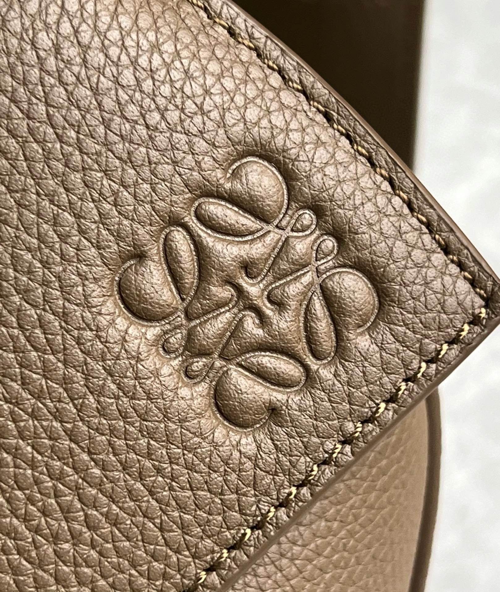 L0ew* puzzle medium bag in dark cigar grained calfskin