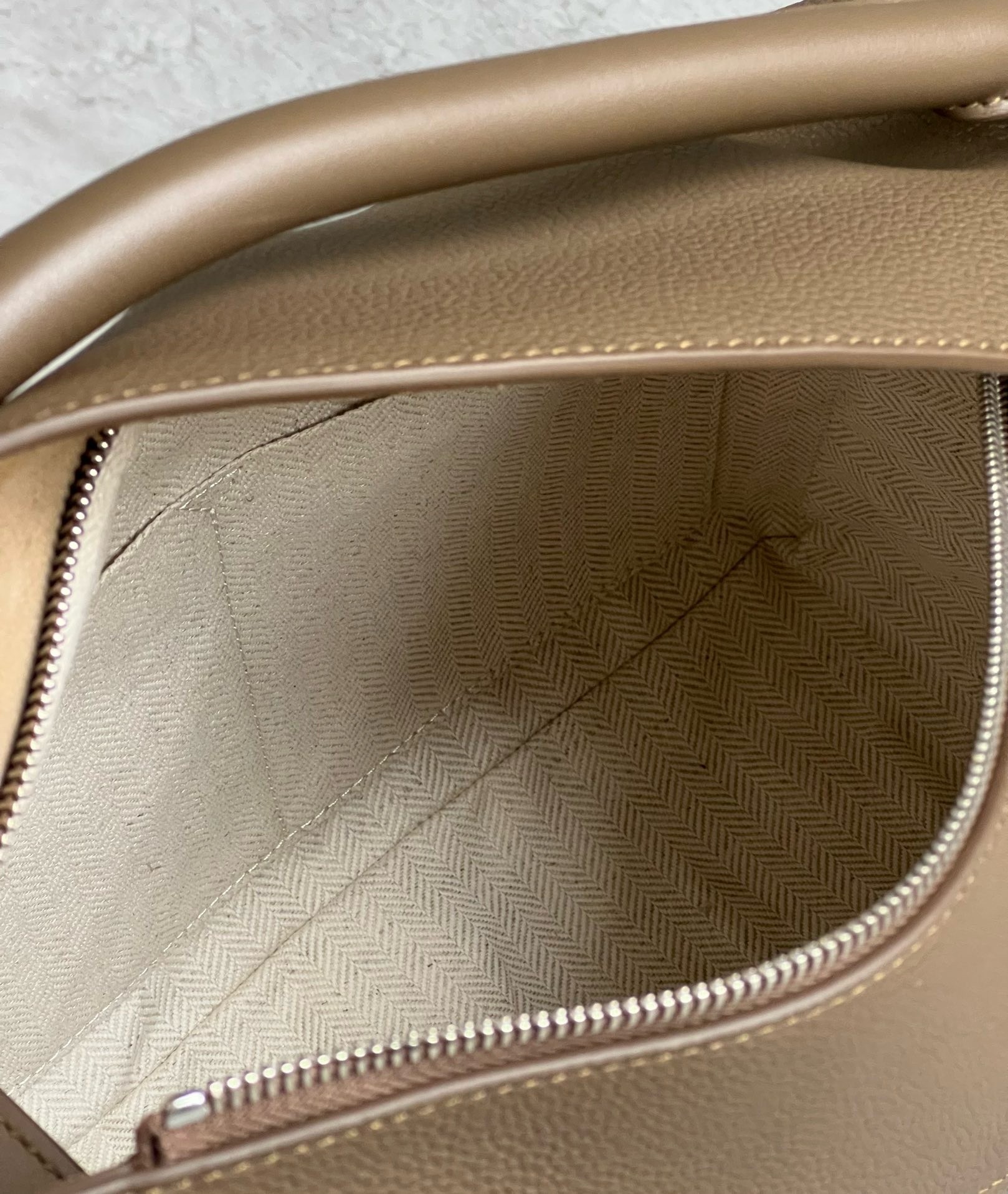 L0ew* puzzle medium bag in dark cigar grained calfskin
