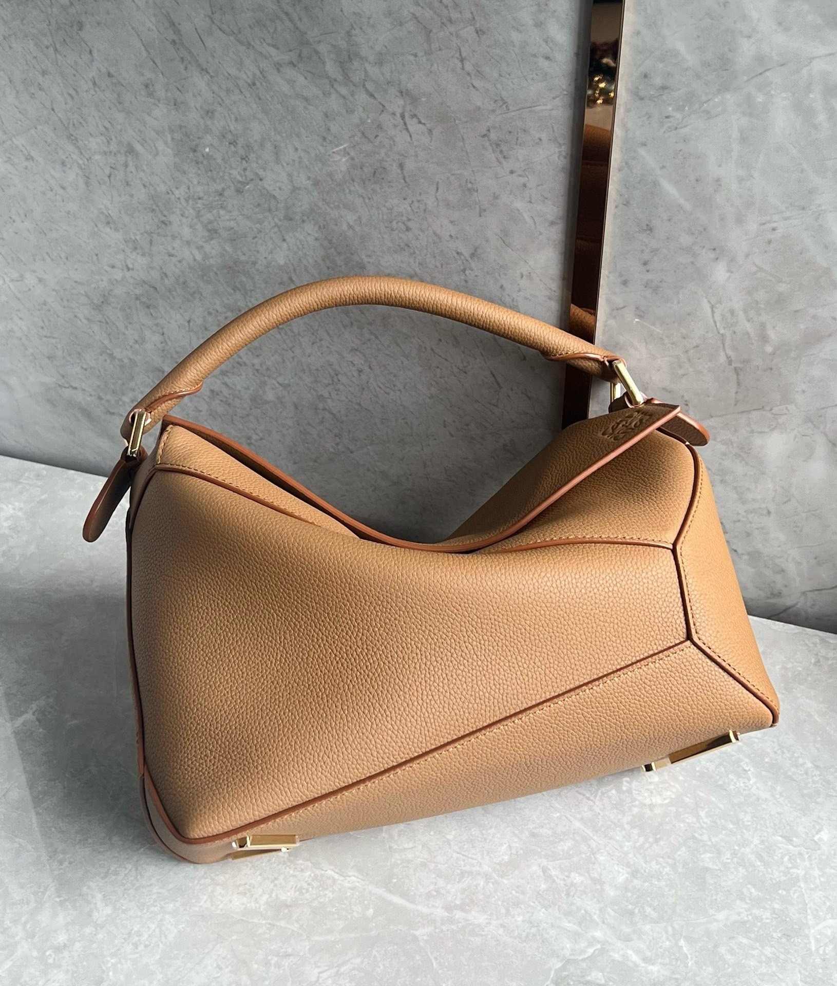 L0ew* puzzle medium bag in toffee grained calfskin