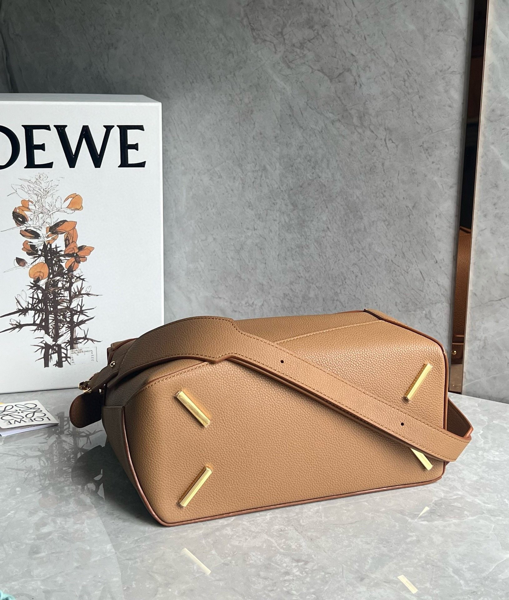 L0ew* puzzle medium bag in toffee grained calfskin