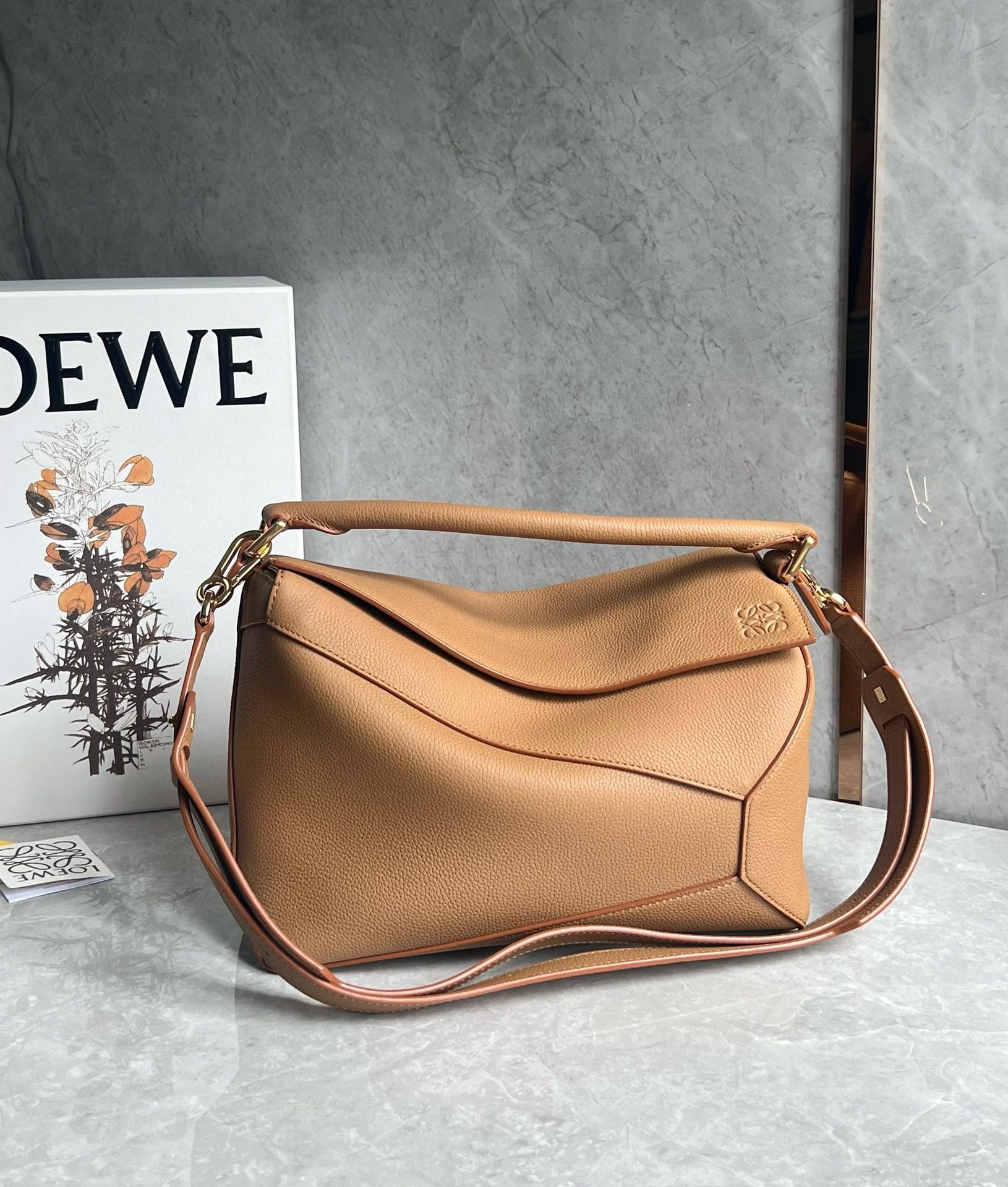 L0ew* puzzle medium bag in toffee grained calfskin