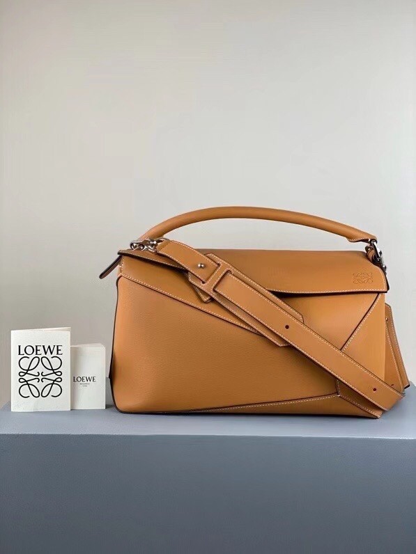 L0ew* large puzzle bag in tan calfskin