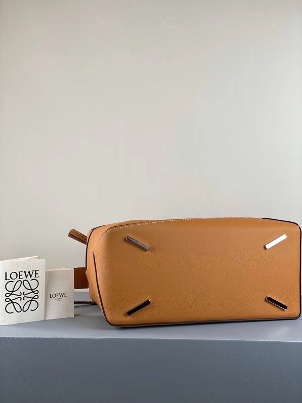 L0ew* large puzzle bag in tan calfskin