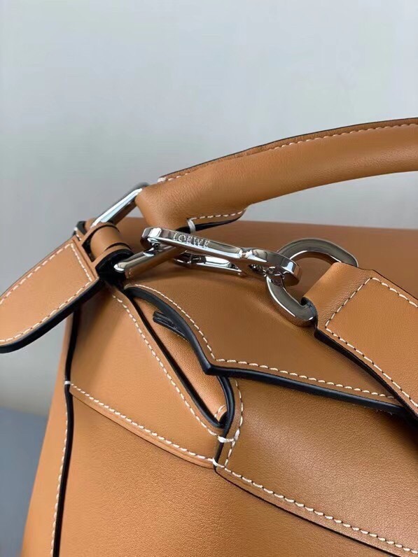 L0ew* large puzzle bag in tan calfskin