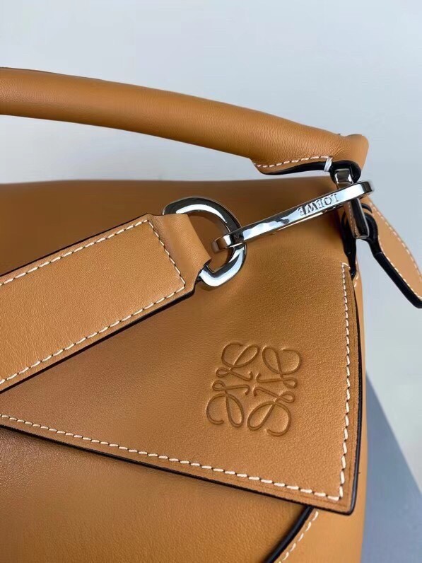 L0ew* large puzzle bag in tan calfskin