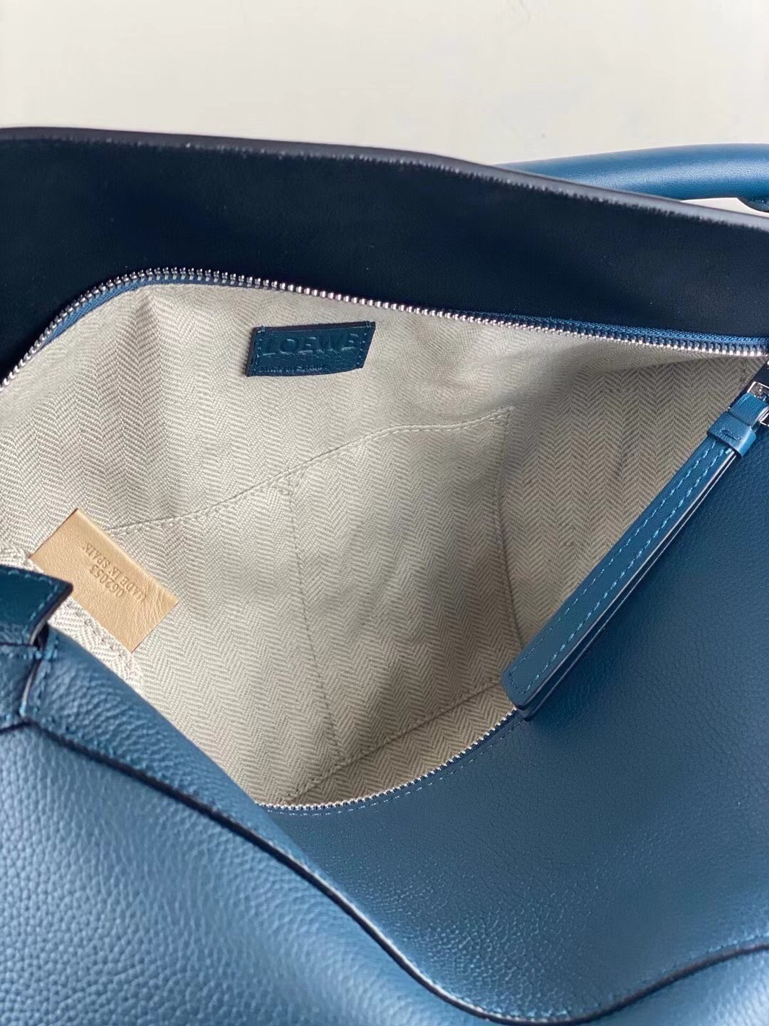L0ew* large puzzle bag in blue grained leather