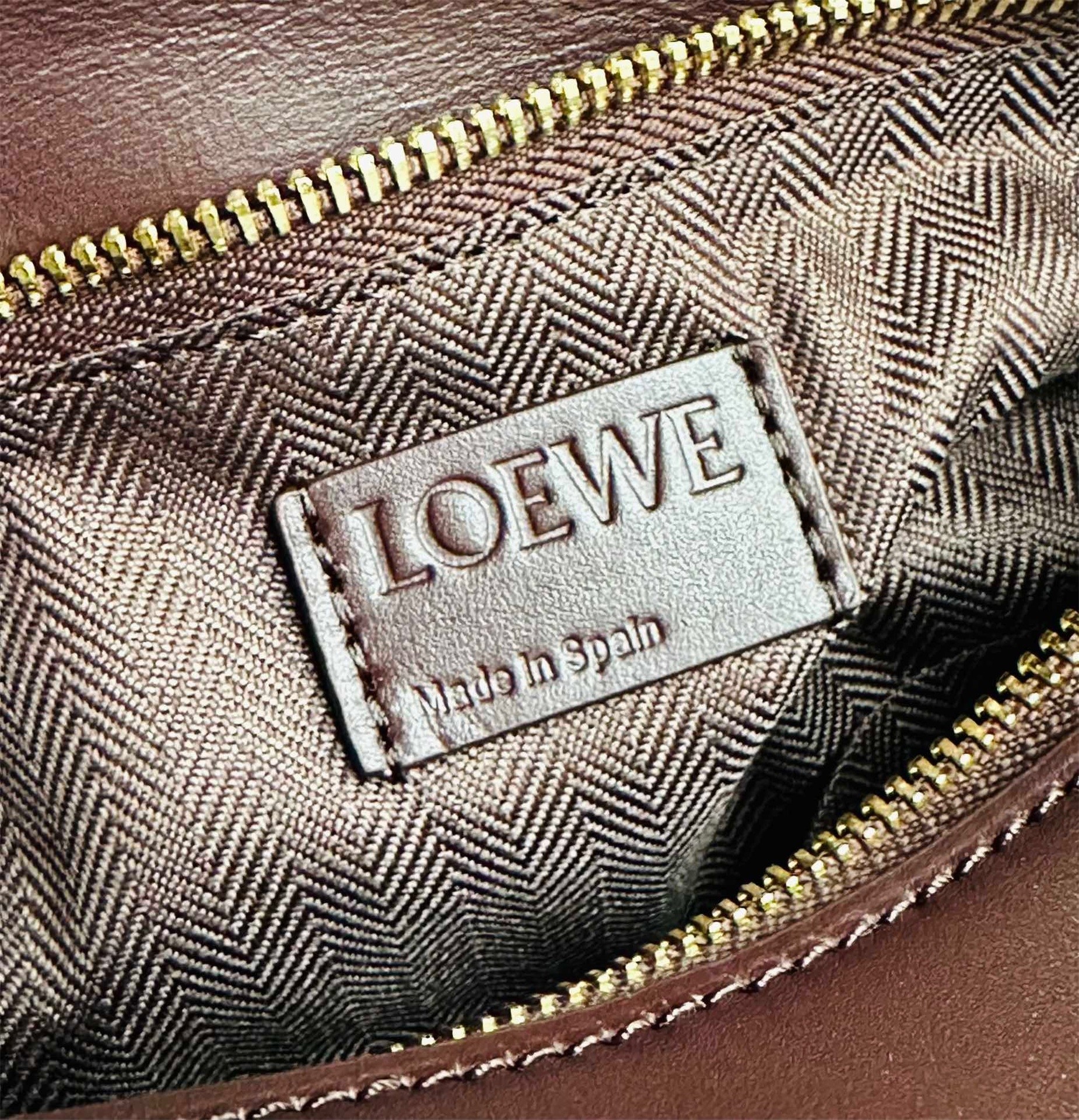L0ew* puzzle small bag in burgundy satin calfskin