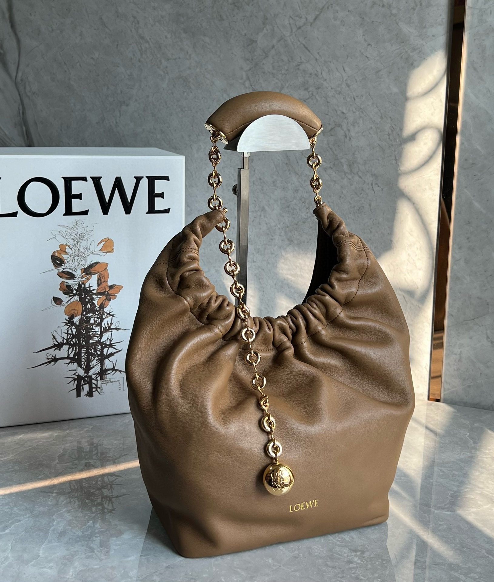 L0ew* small squeeze bag in brown nappa lambskin