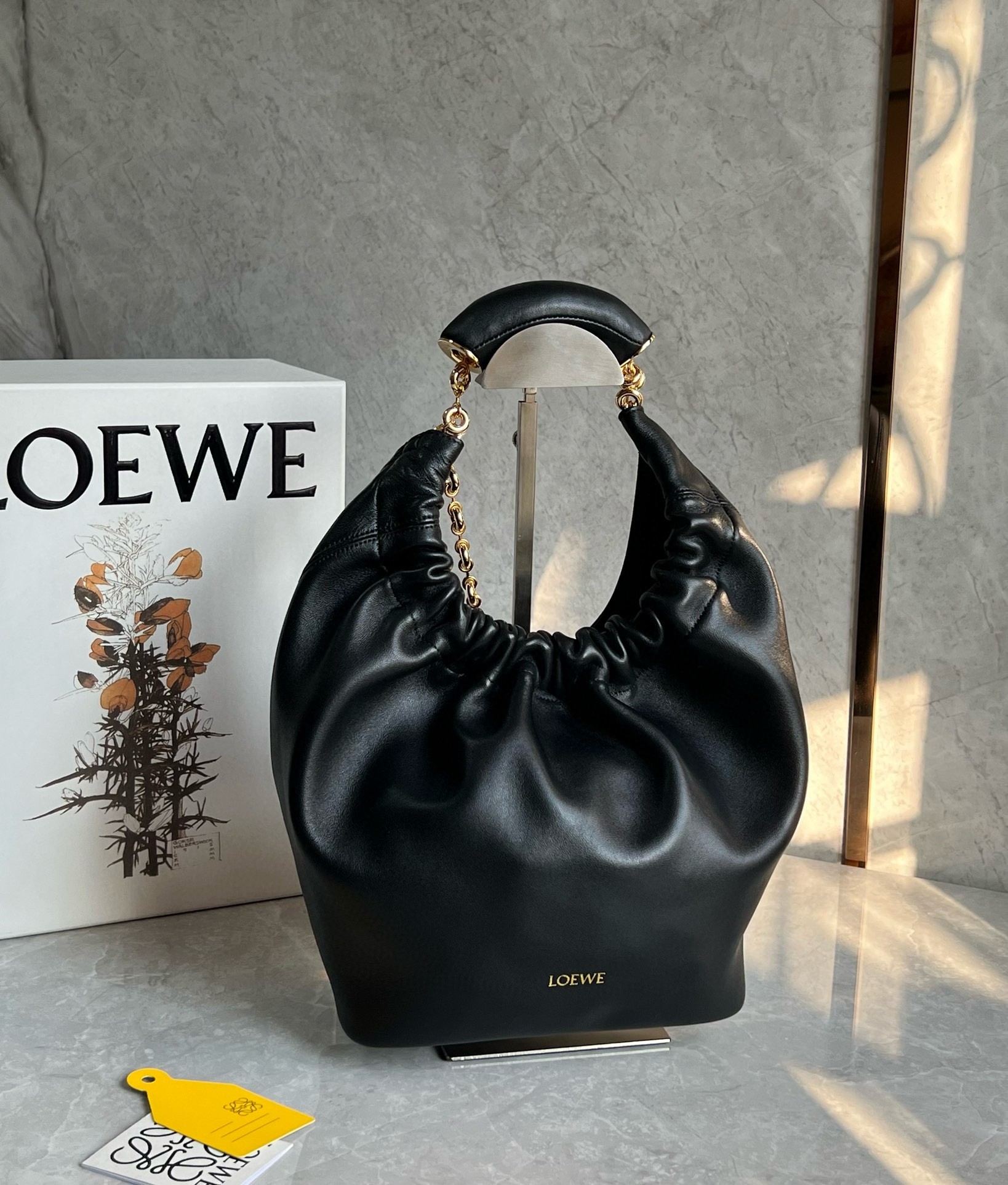 L0ew* small squeeze bag in black nappa lambskin
