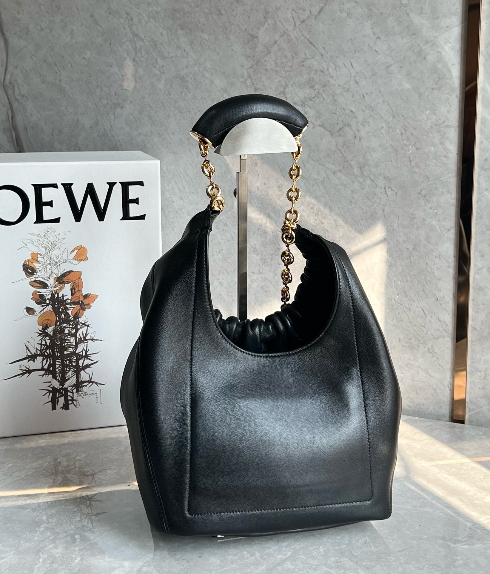 L0ew* small squeeze bag in black nappa lambskin