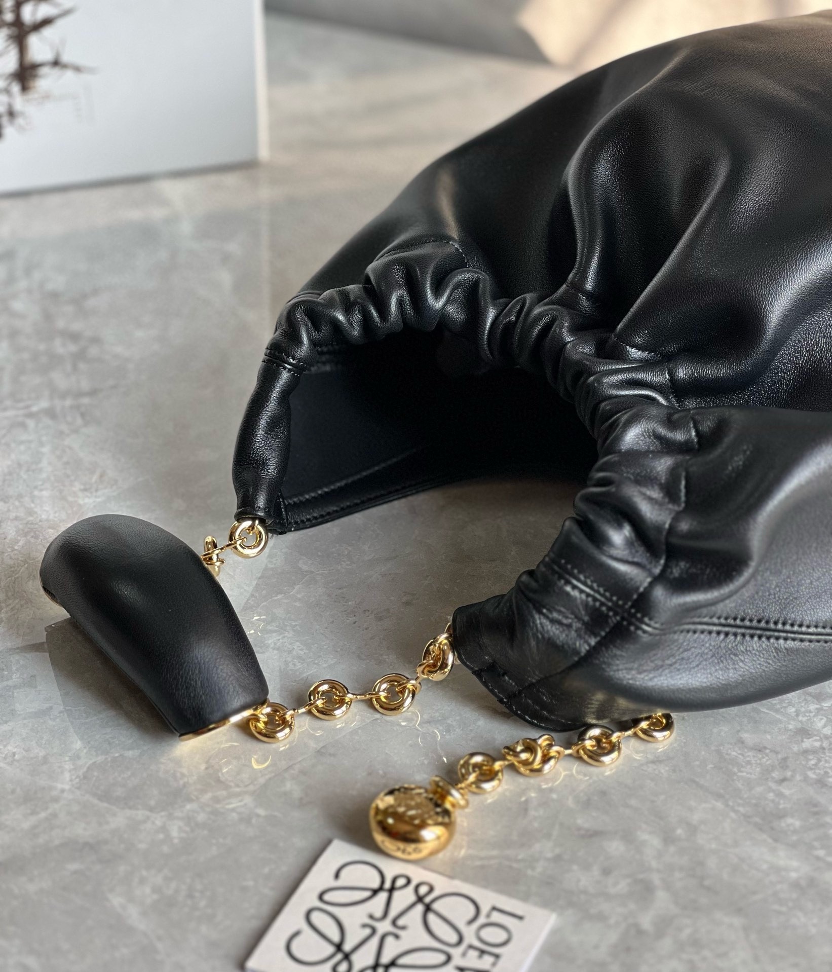 L0ew* small squeeze bag in black nappa lambskin