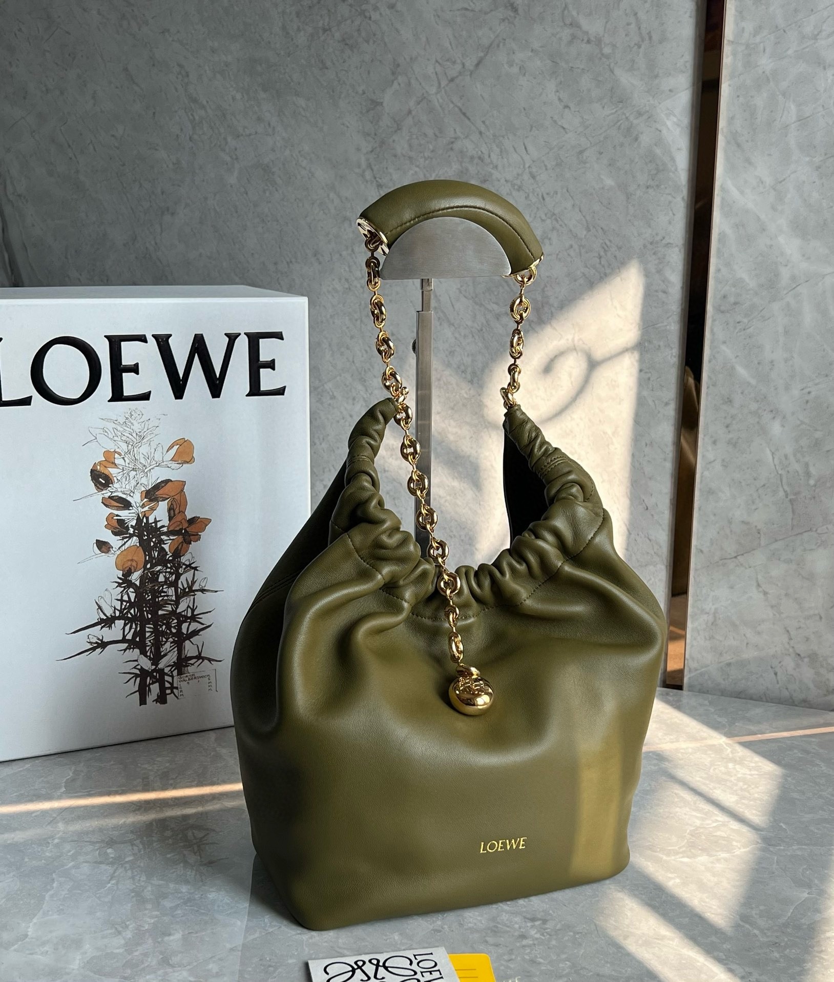 L0ew* small squeeze bag in olive nappa lambskin