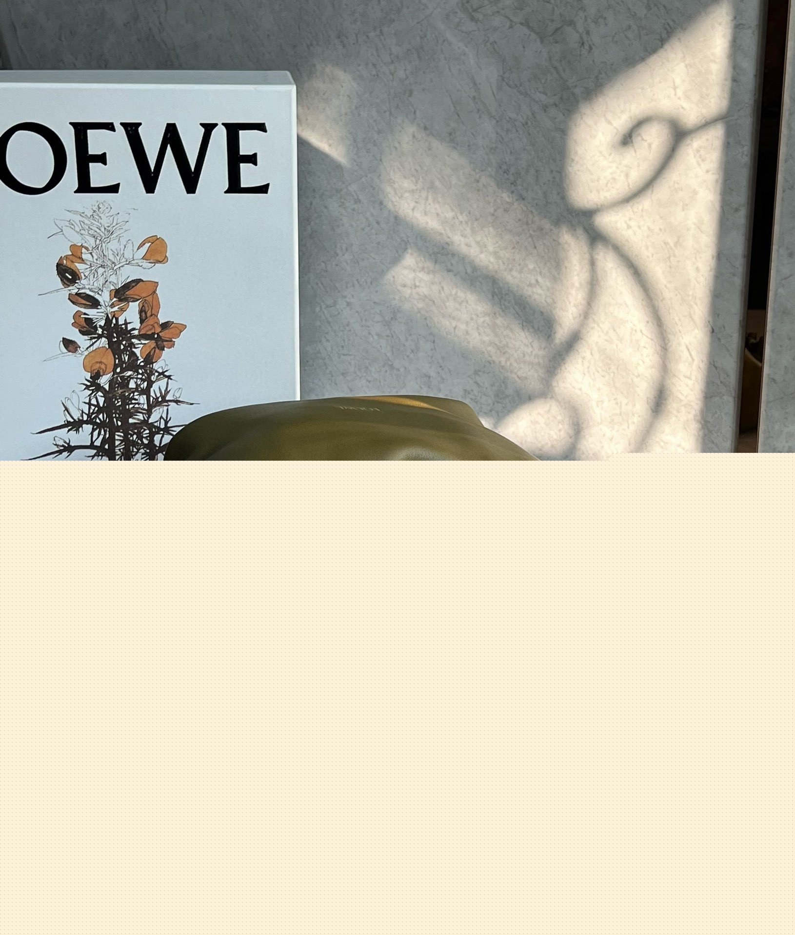 L0ew* small squeeze bag in olive nappa lambskin