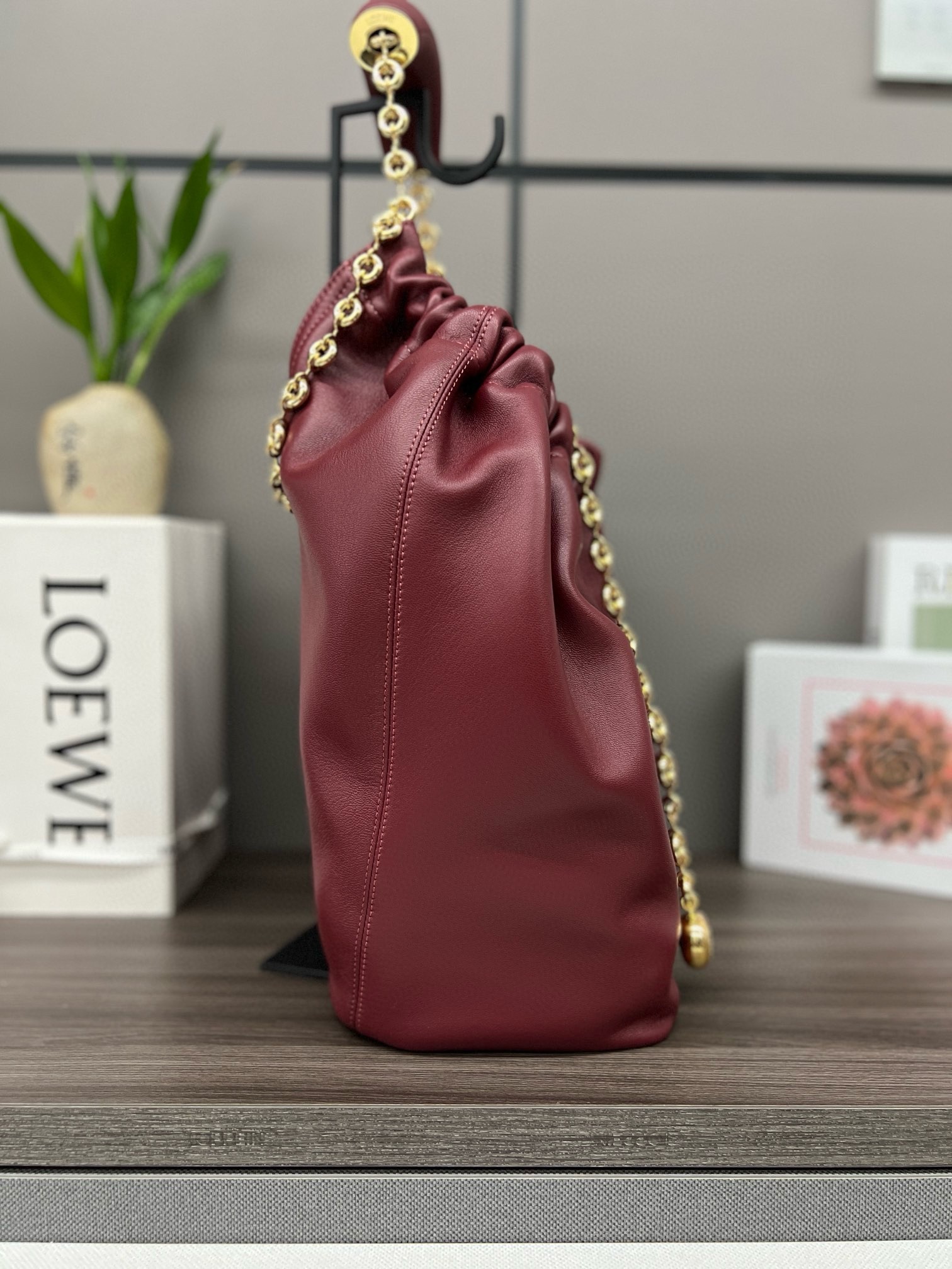 L0ew* medium squeeze bag in bordeaux nappa lambskin