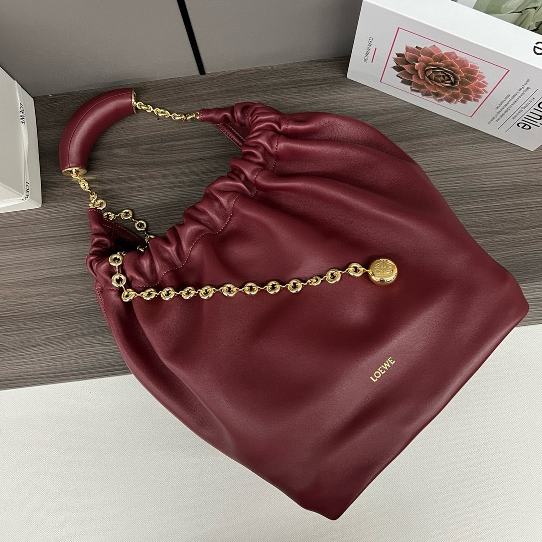 L0ew* medium squeeze bag in bordeaux nappa lambskin