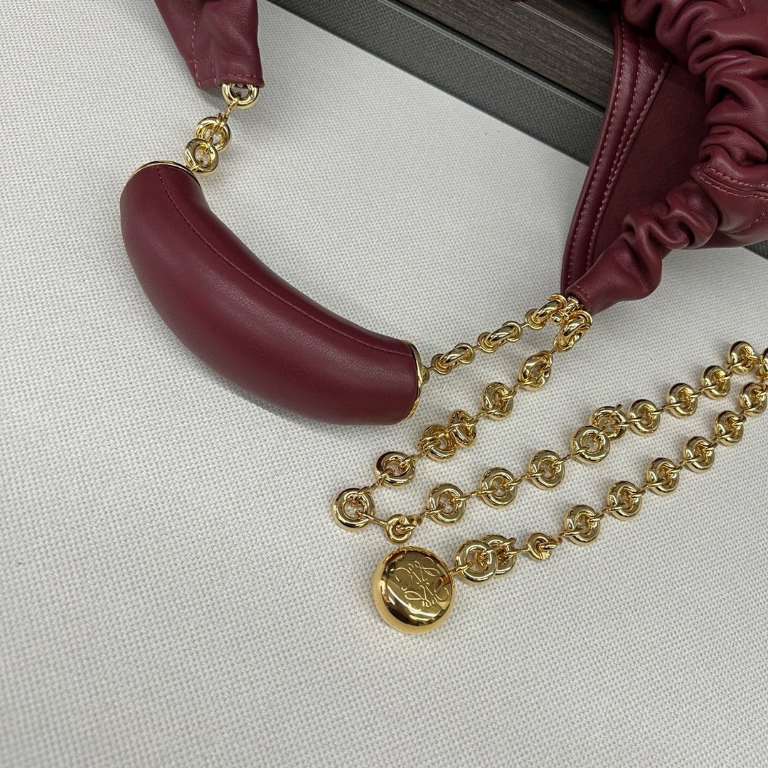 L0ew* medium squeeze bag in bordeaux nappa lambskin