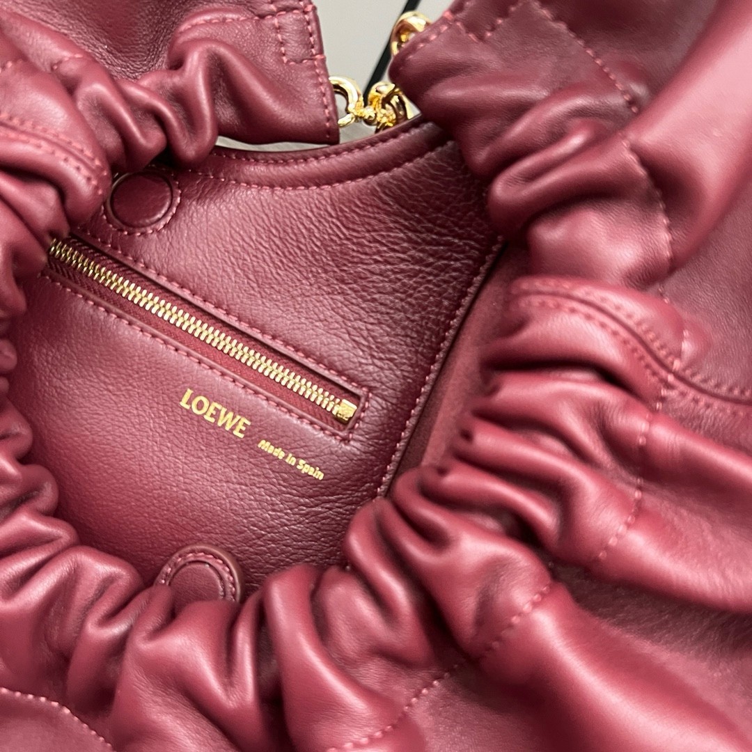 L0ew* medium squeeze bag in bordeaux nappa lambskin