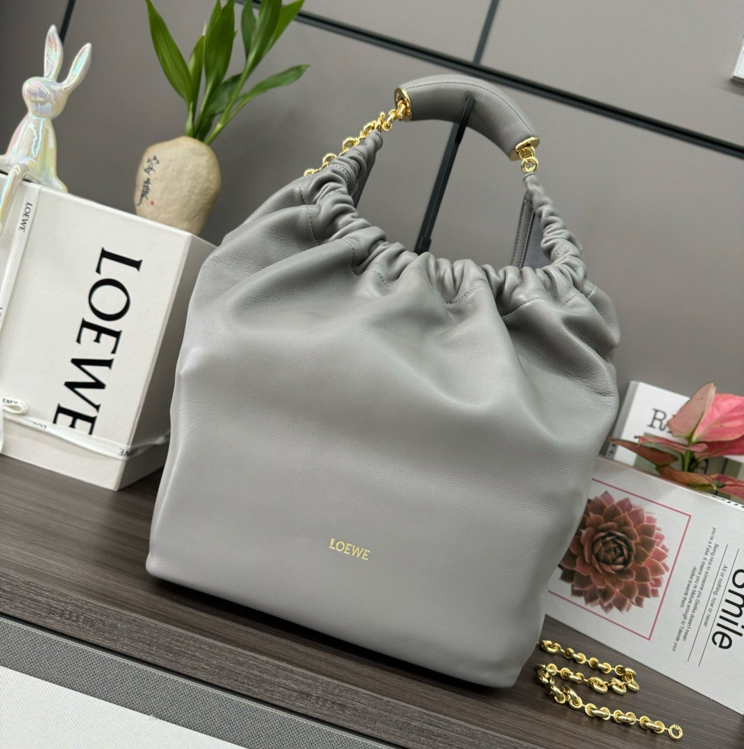 L0ew* medium squeeze bag in grey nappa lambskin