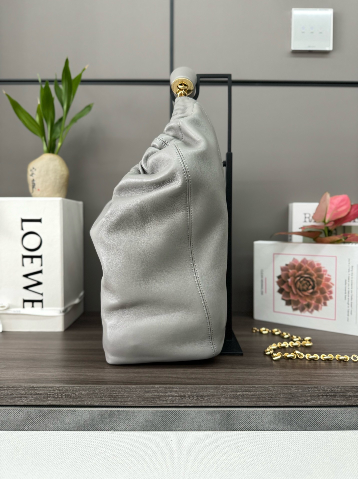 L0ew* medium squeeze bag in grey nappa lambskin