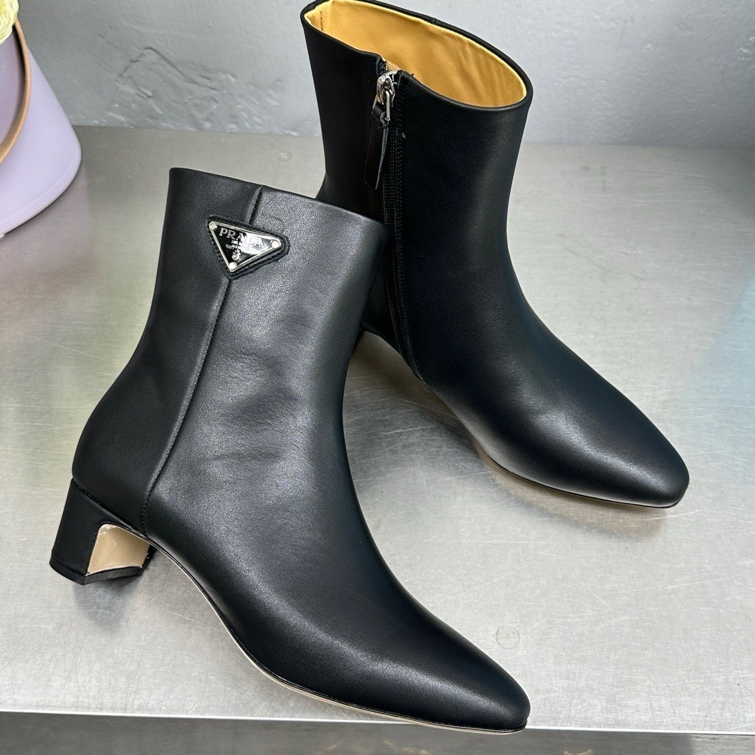 Pra*a ankle boots 55mm in black leather