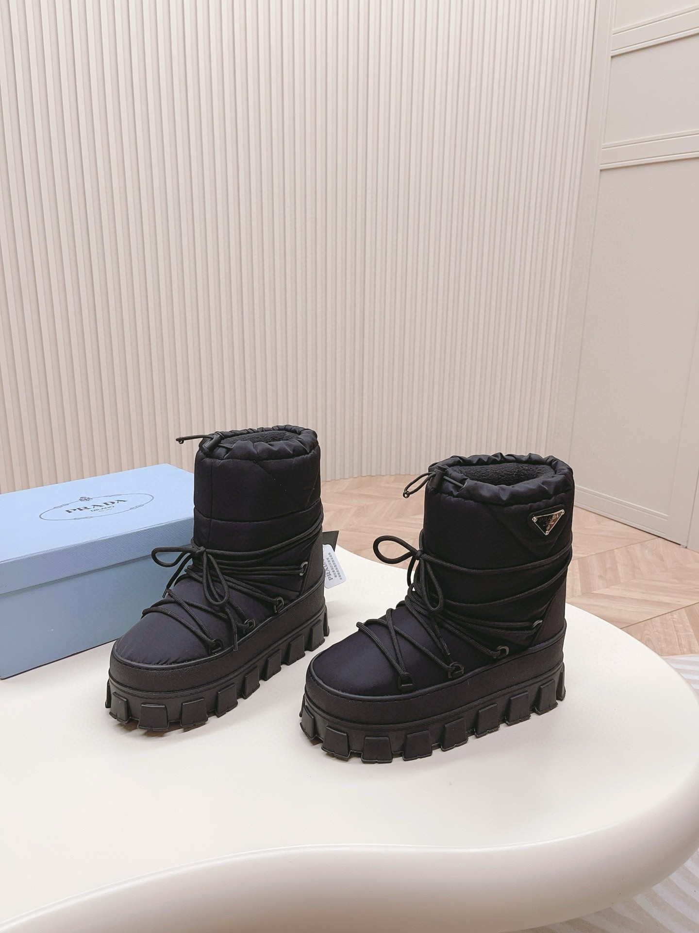 Pra*a gabardine après-ski boots in black nylon