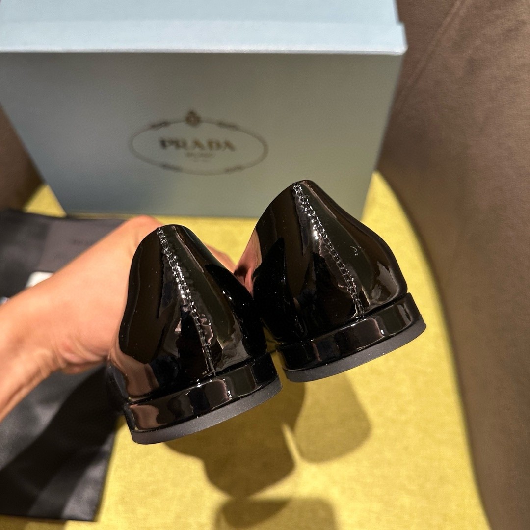 Pra*a ballerinas in black patent leather
