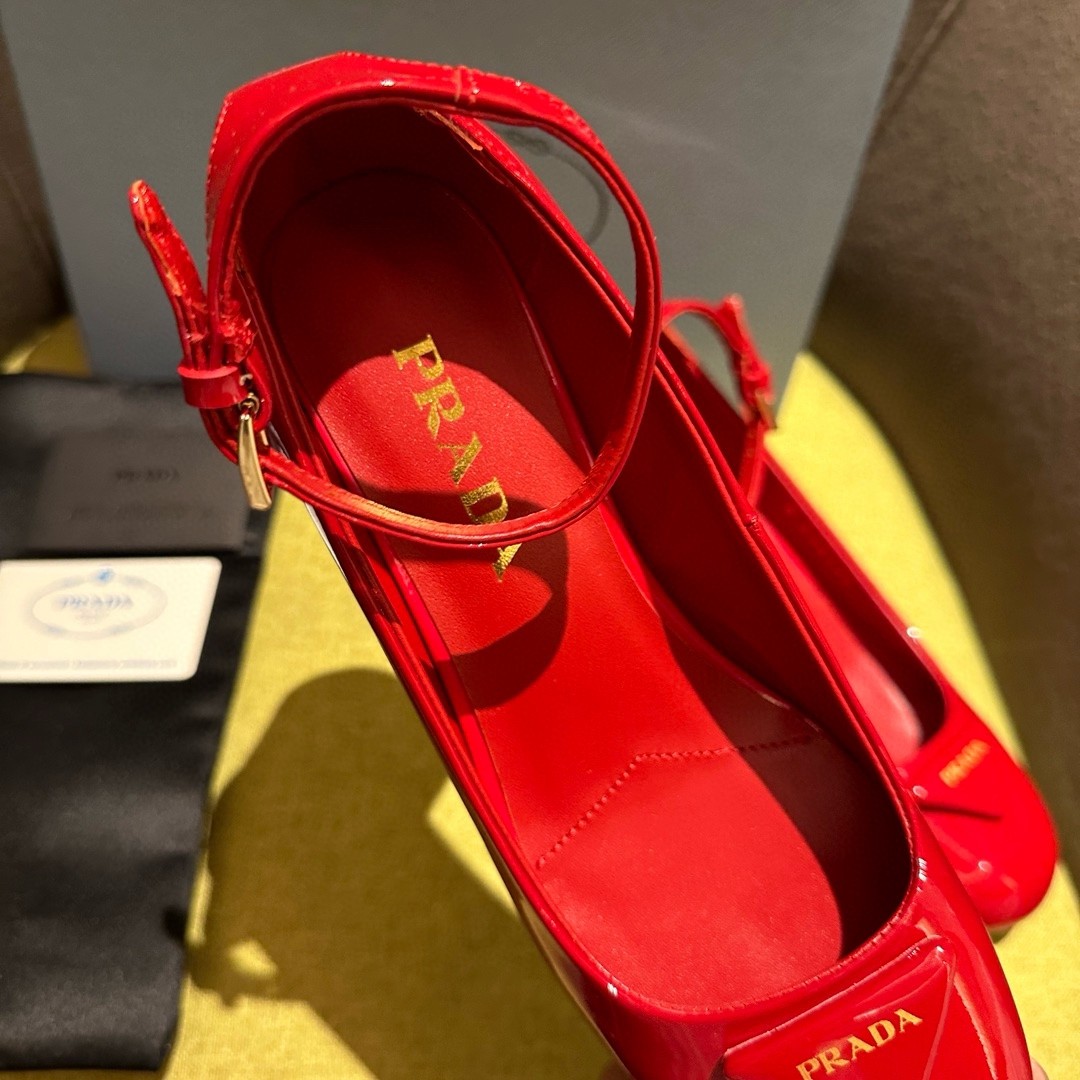 Pra*a pumps 35mm in red patent leather