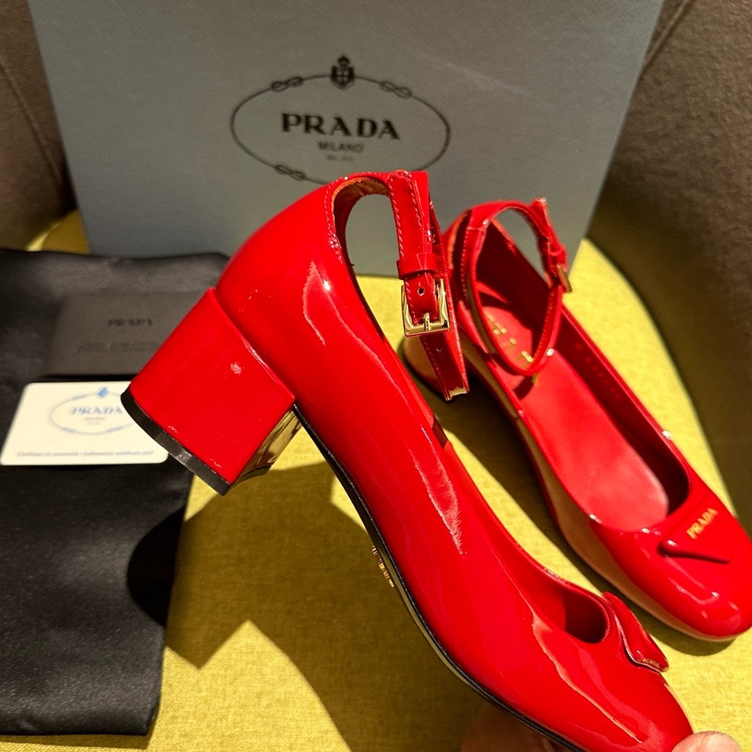 Pra*a pumps 35mm in red patent leather