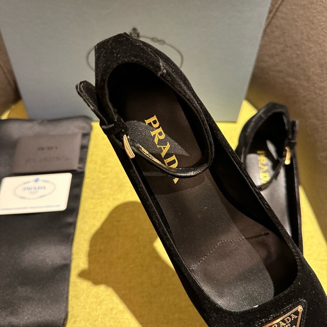 Pra*a pumps 35mm in black velvet