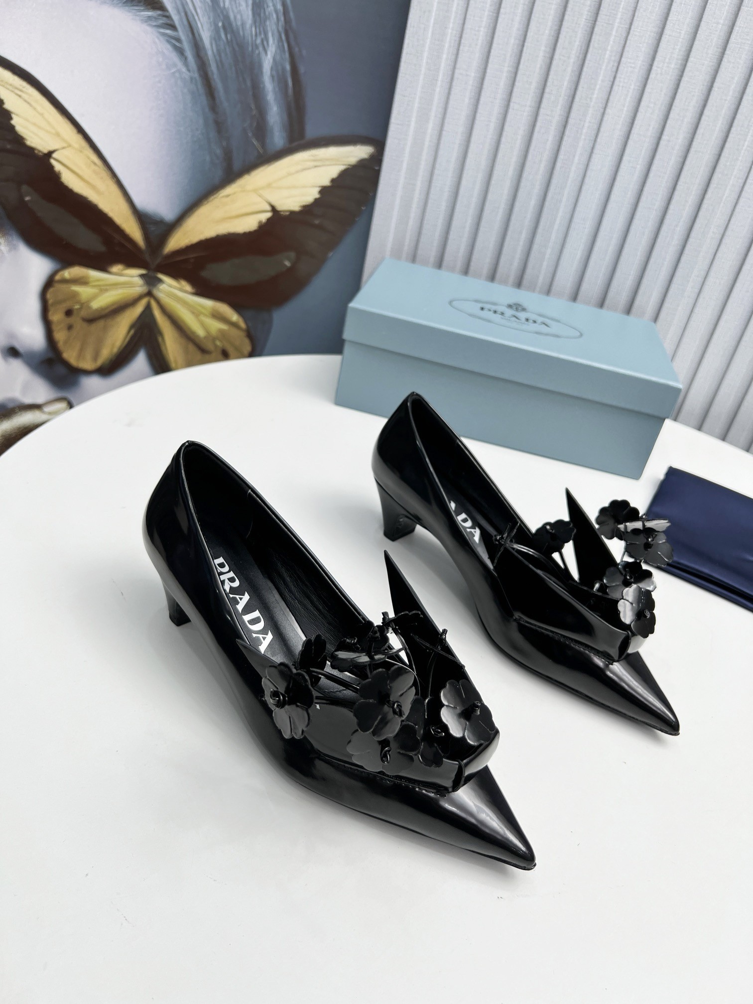 Pra*a pumps 45mm in black leather with floral appliques